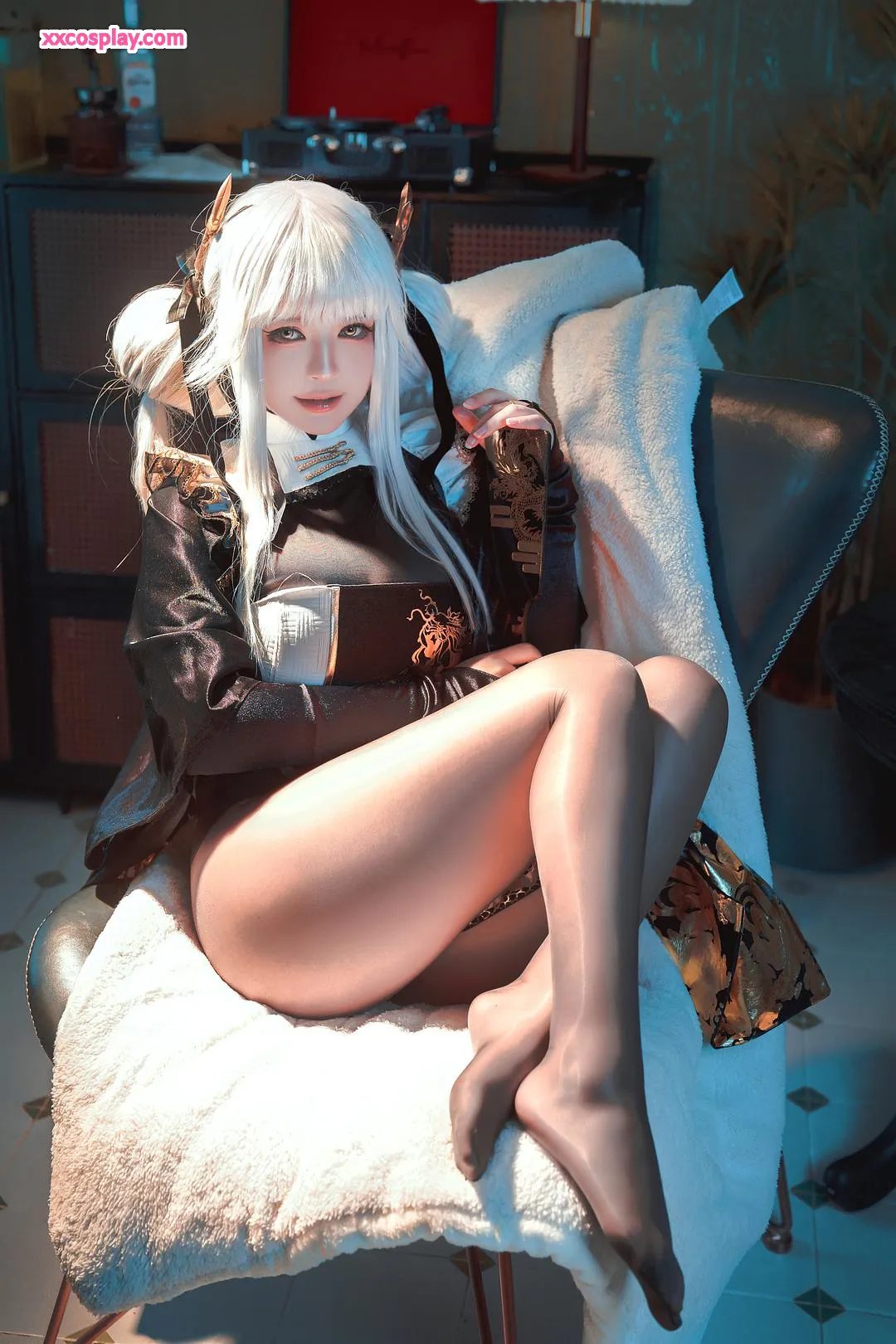 Banbanzi as Blanc from Nikke